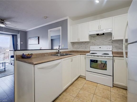4th image of 8 Harris St #420
