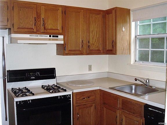 5th image of 11 Lexington Hl Unit 12
