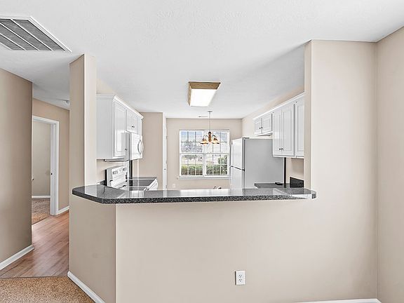 4th image of 104 Shamrock Dr