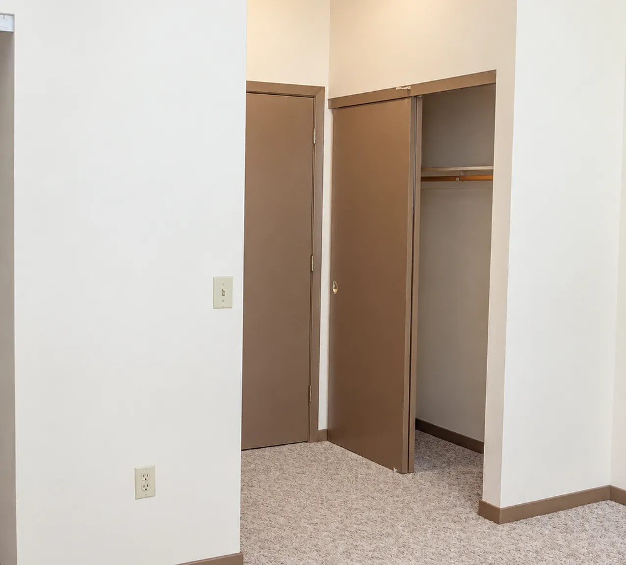 Civic Arms Apartment Homes — Photo 4