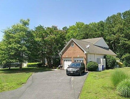 1st image of 7 Ashley Park Dr