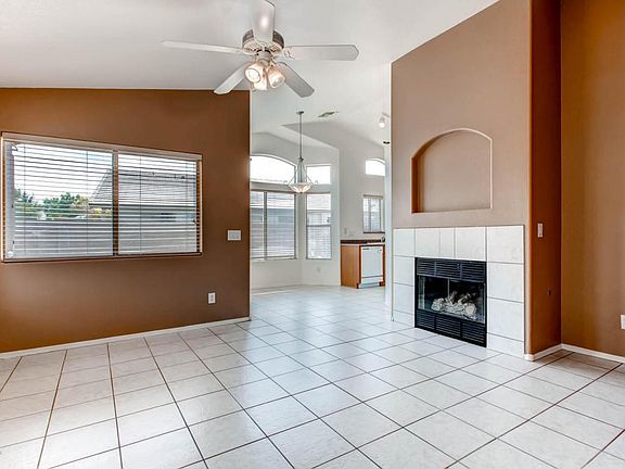 3rd image of 1835 E Carla Vista Dr
