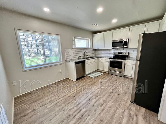 3rd image of 8807 Iroquois Trl