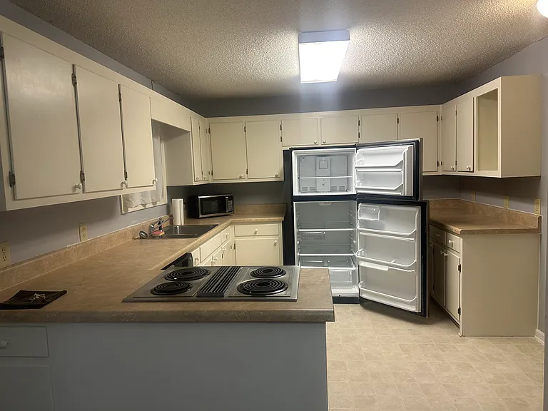 809 Hilltop Cir #HOUSE — Photo 17