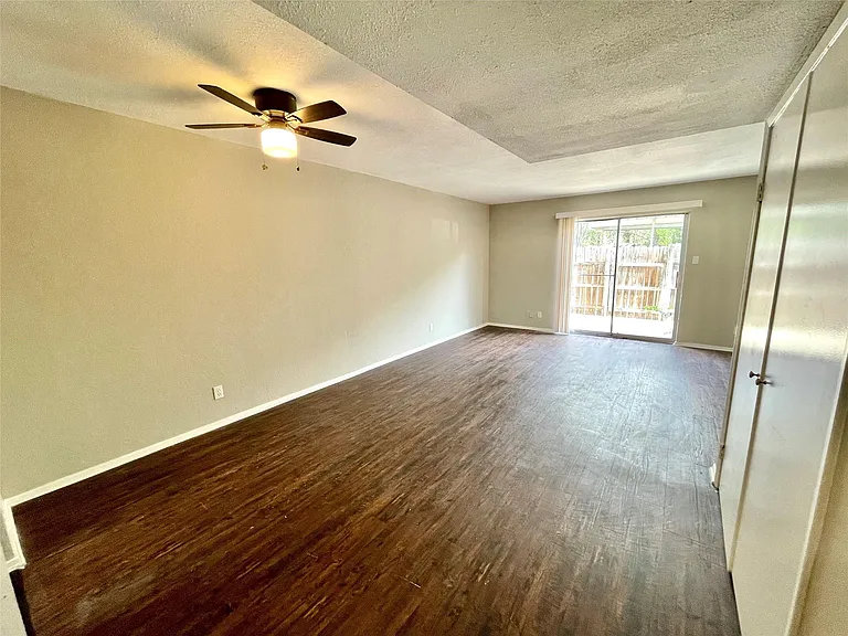 3813 Coates Cir — Photo 11