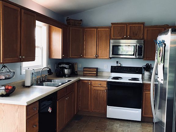 5th image of 1008 Maple Leaf Dr