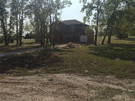 2nd image of 130 Bluebonnet Ln