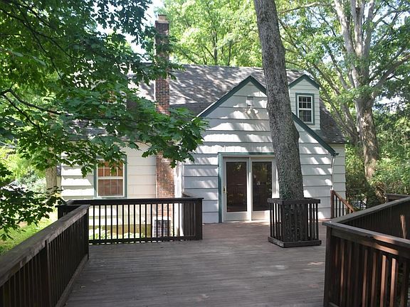 3rd image of 691 Overbrook Dr
