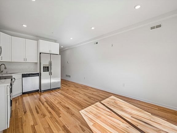 3rd image of 1645 N Marshall St #1