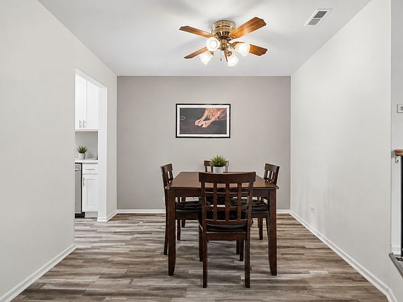 3rd image of 440 Somerset Ct APT D