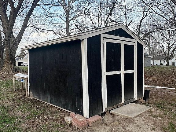 5th image of 812 Pearson Dr
