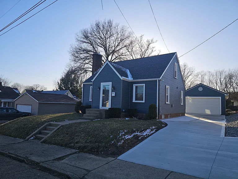 1215 Homedale Ave NW — Photo 1