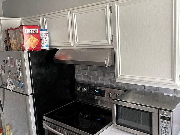 4th image of 44657 Bunkerhill Dr N