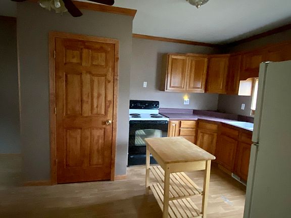 4th image of 902 Court St