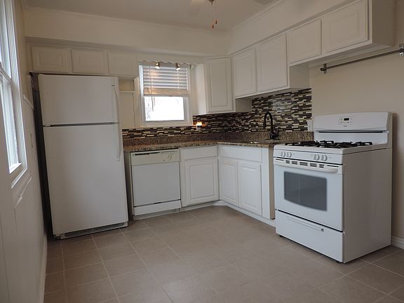 4th image of 2287 S Wellington St