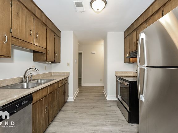 3rd image of 6208 Stoneyridge Dr
