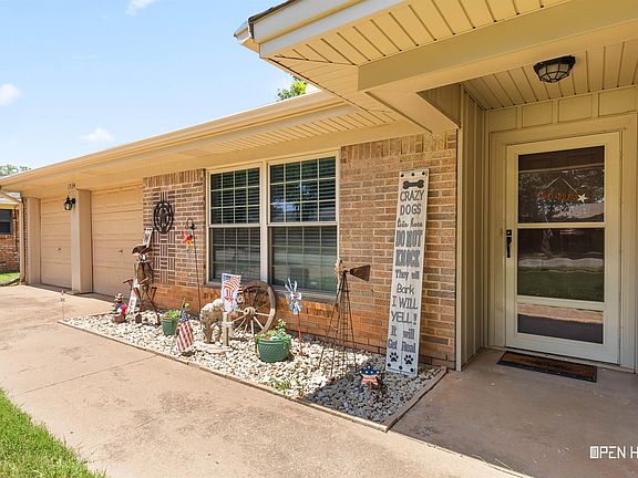 3rd image of 1534 Primrose Dr