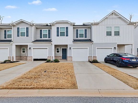 3rd image of 915 Yarn Way