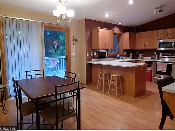 5th image of 305 Scott Dr
