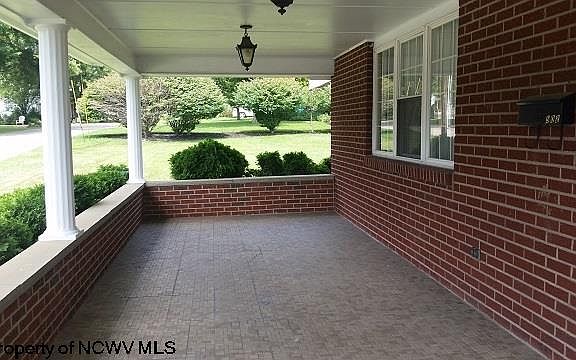 5th image of 502 Willis Ave