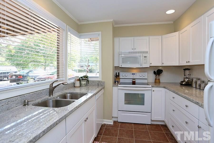1st image of 1502 Oak Tree Dr #1502