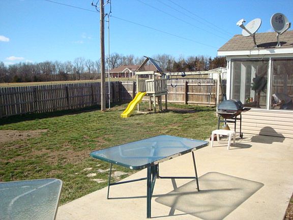 5th image of 1626 Truman Dr