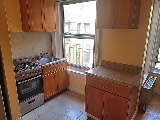 4th image of 170 E 19th St APT 4A