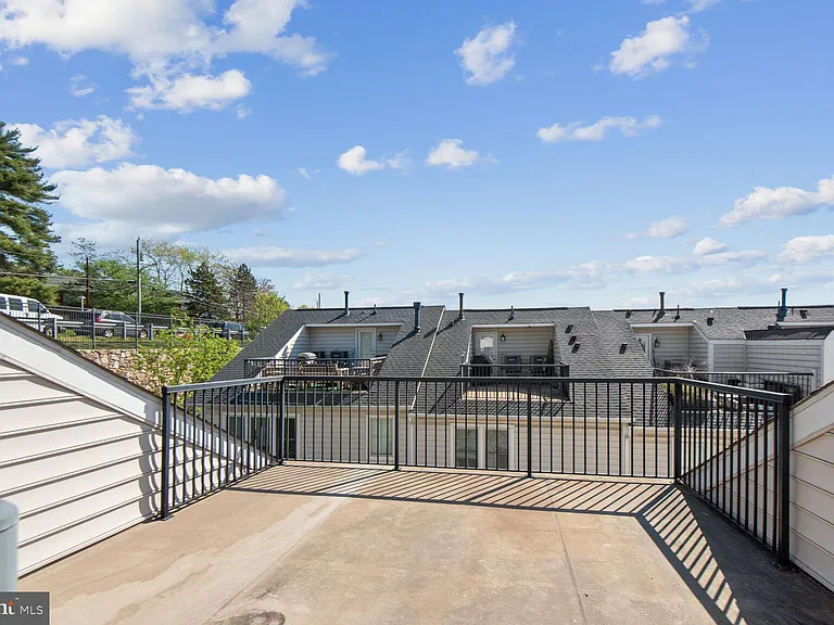 3439 Kemper Rd — Photo 36