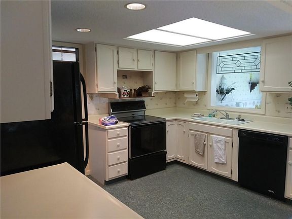 4th image of 6821 Bruton Dr