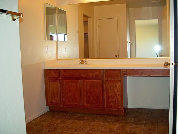 3rd image of 374 E Kelsi Ave