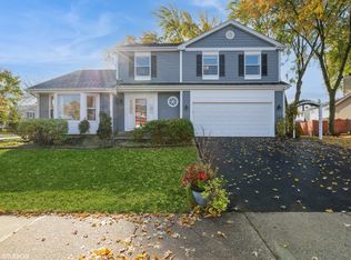 807 Tanglewood Dr, Wheeling, IL 60090