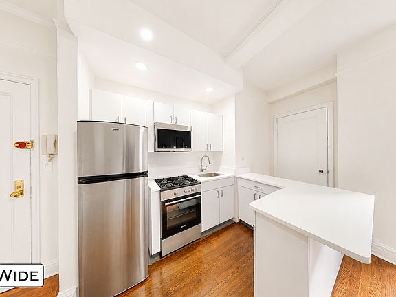 3rd image of 140 E 46th St APT 7K