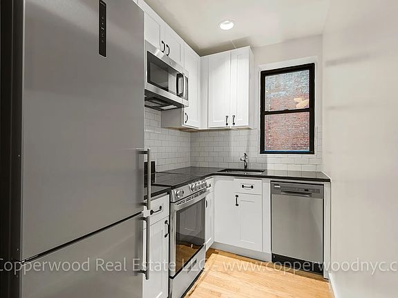 4th image of 402 E 78th St APT 9