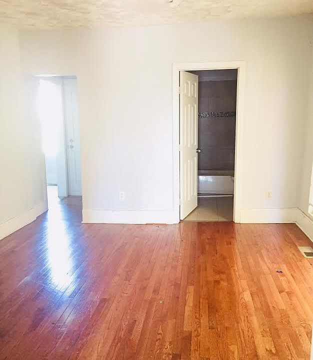 1st image of 14 Hallock St #1