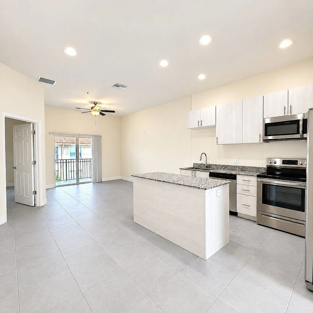 3221-3409 SW 8th Pl — Photo 1