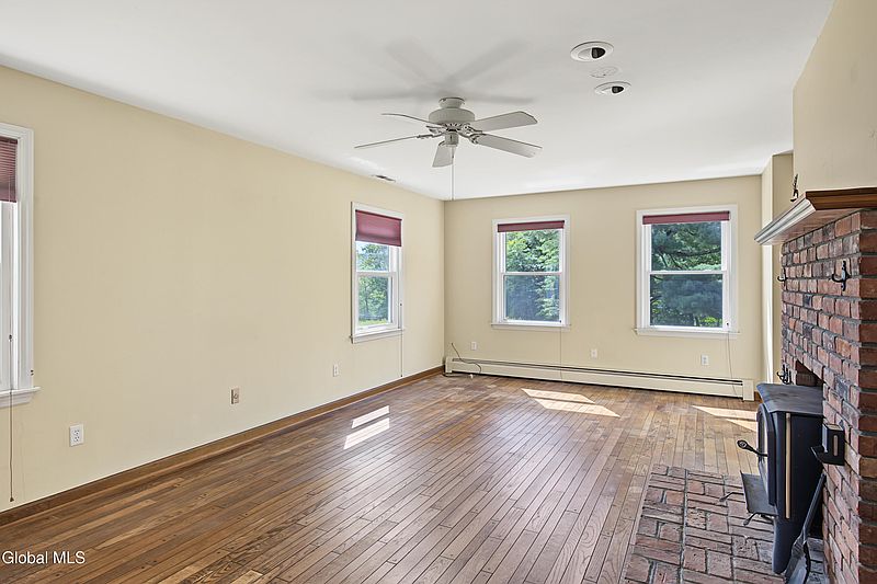 5th image of 234 Potter Road