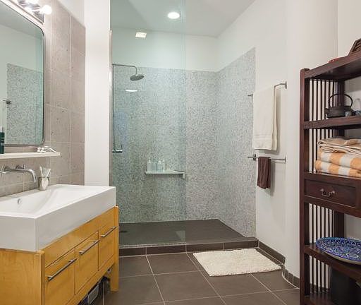 4th image of 27-28 Thomson Ave #552