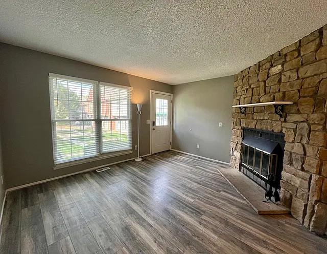 2 bed, 2.5 bath, 1490 sqft, $2,300 — Photo 4