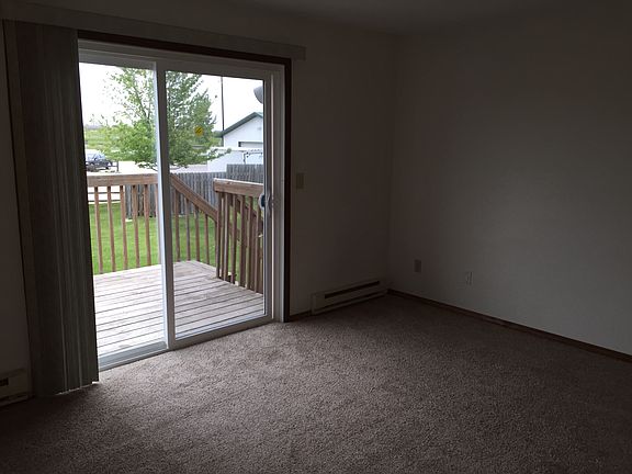 4th image of 3546 Village Green Ln