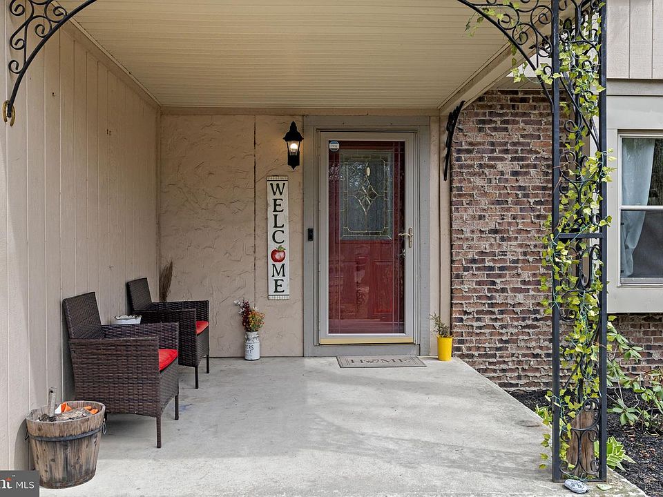 1st image of 4 Margy Ln