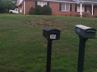 305 Lakecrest Dr, Greer, SC 29651