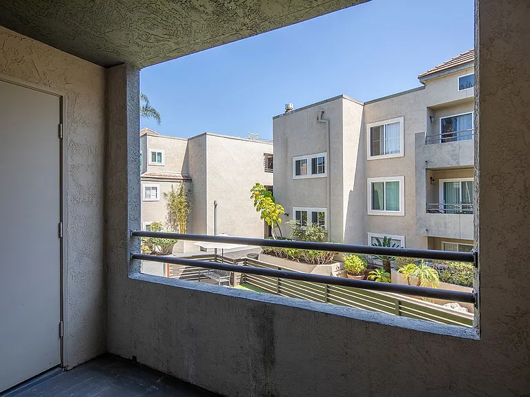 Mission Pacific Apartments — Photo 27