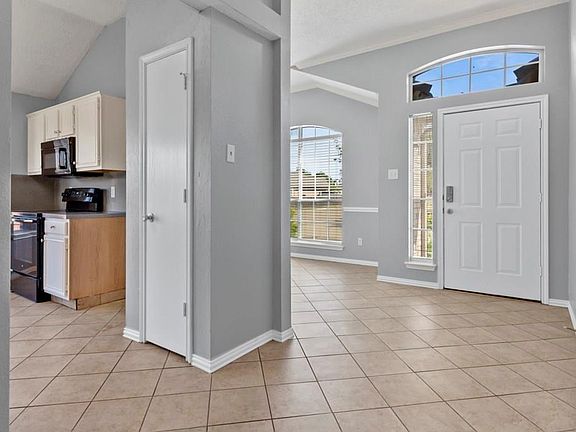 3rd image of 2058 Belvedere Dr
