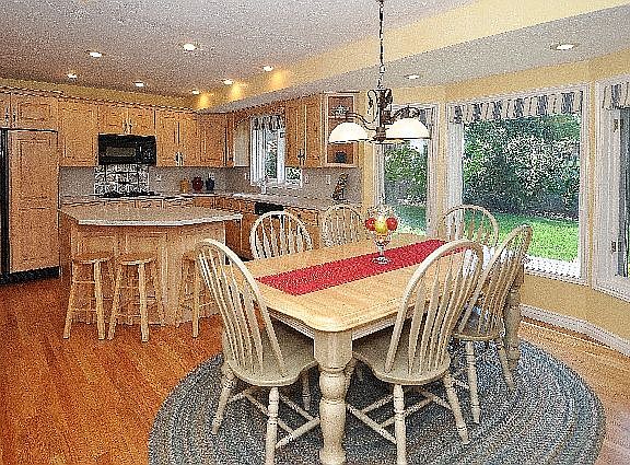 5th image of 1532 E Charter Oaks Cir