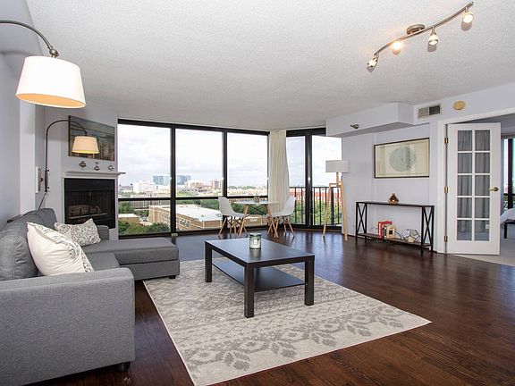 3rd image of 1309 N Wells St APT 901