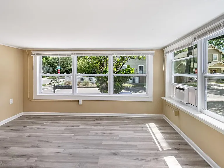 418 E Amelia Ave #A — Photo 6