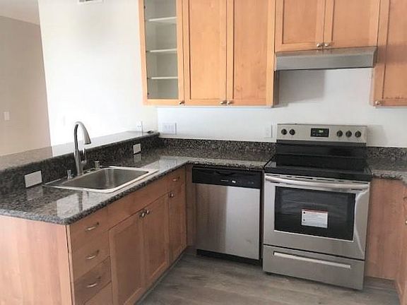 5th image of 2330 University Ave Unit 240