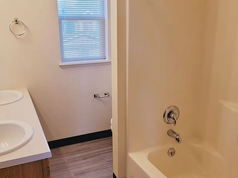 2480 Daws Dr #B — Photo 11