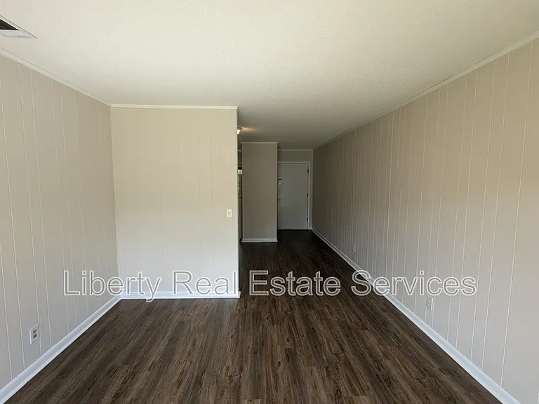 979 Live Oak Dr — Photo 5