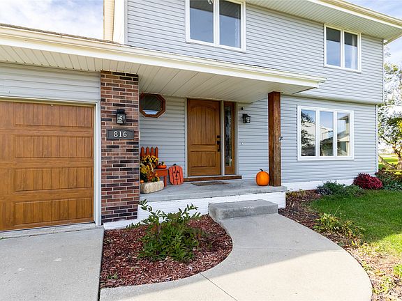 4th image of 816 9th Ct SE
